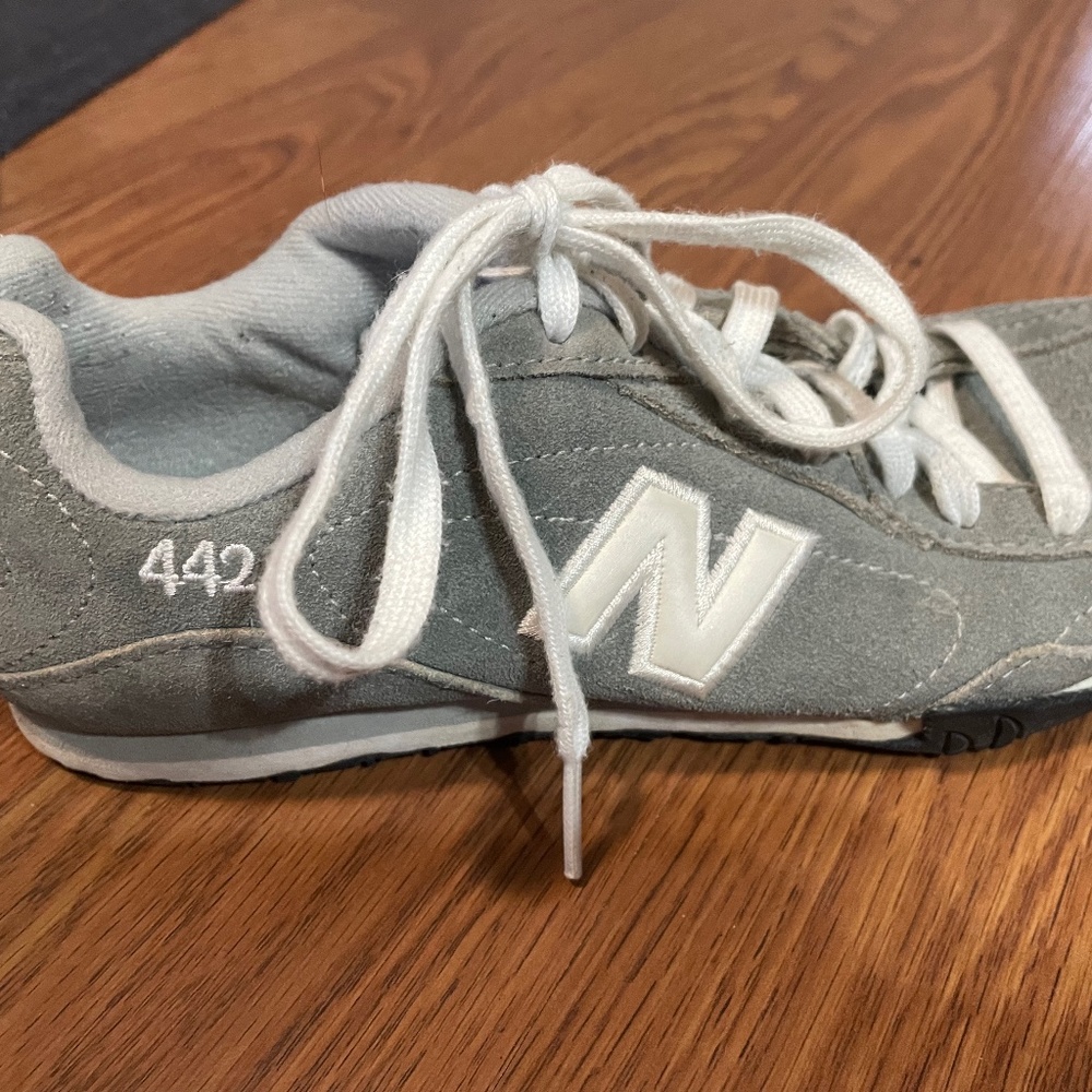 New Balance 442